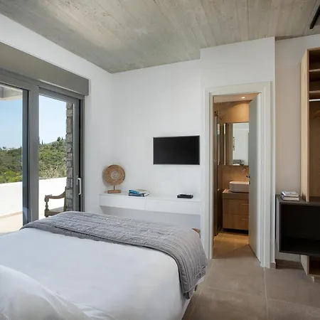 Thymari, A Unique Seafront * Ξηροπήγαδο