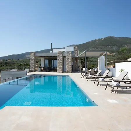 Villa Thymari, A Unique Seafront Xiropigado