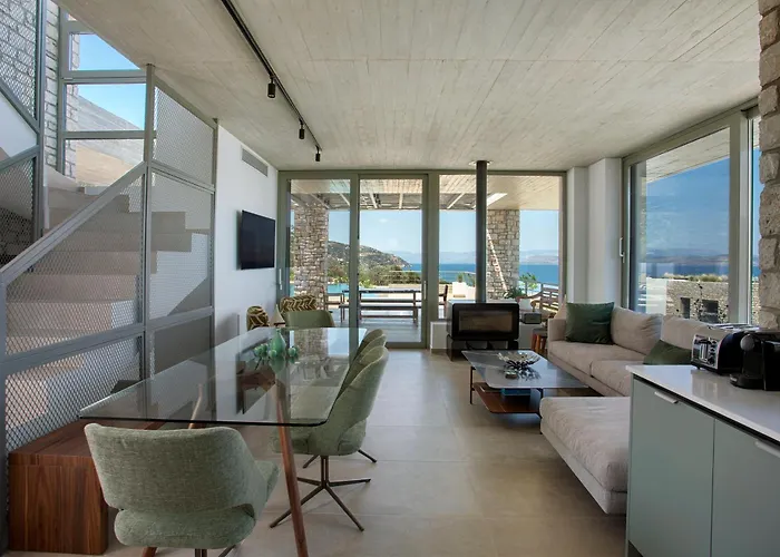 Thymari, A Unique Seafront Villa Xiropígado